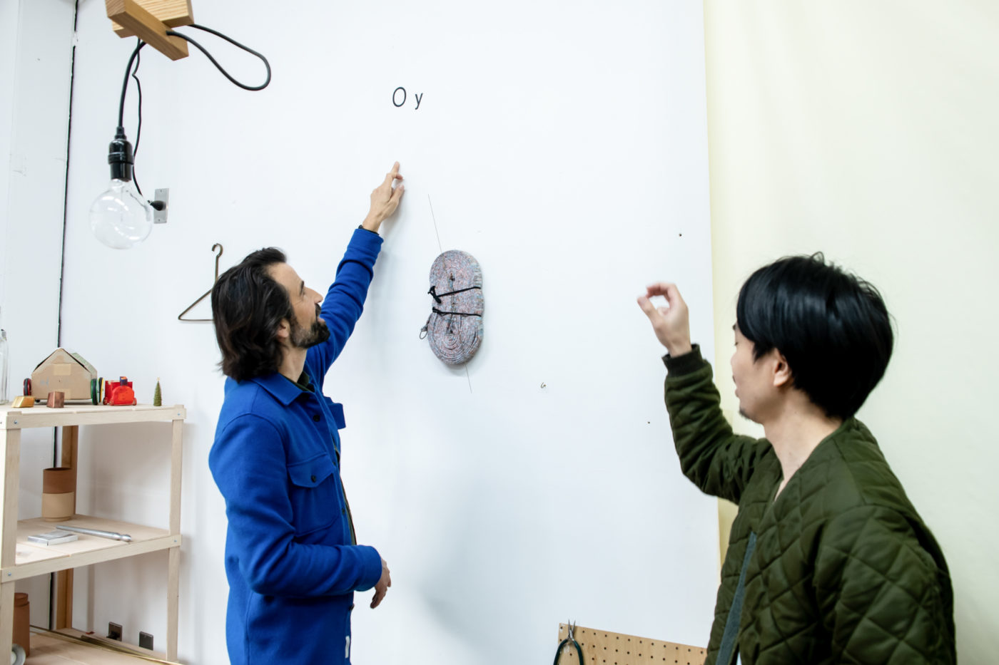 STUDIO VISIT|FREITAG創設者マーカス・フライターグさんと行く、吉行良平さんの仕事の現場 1/3