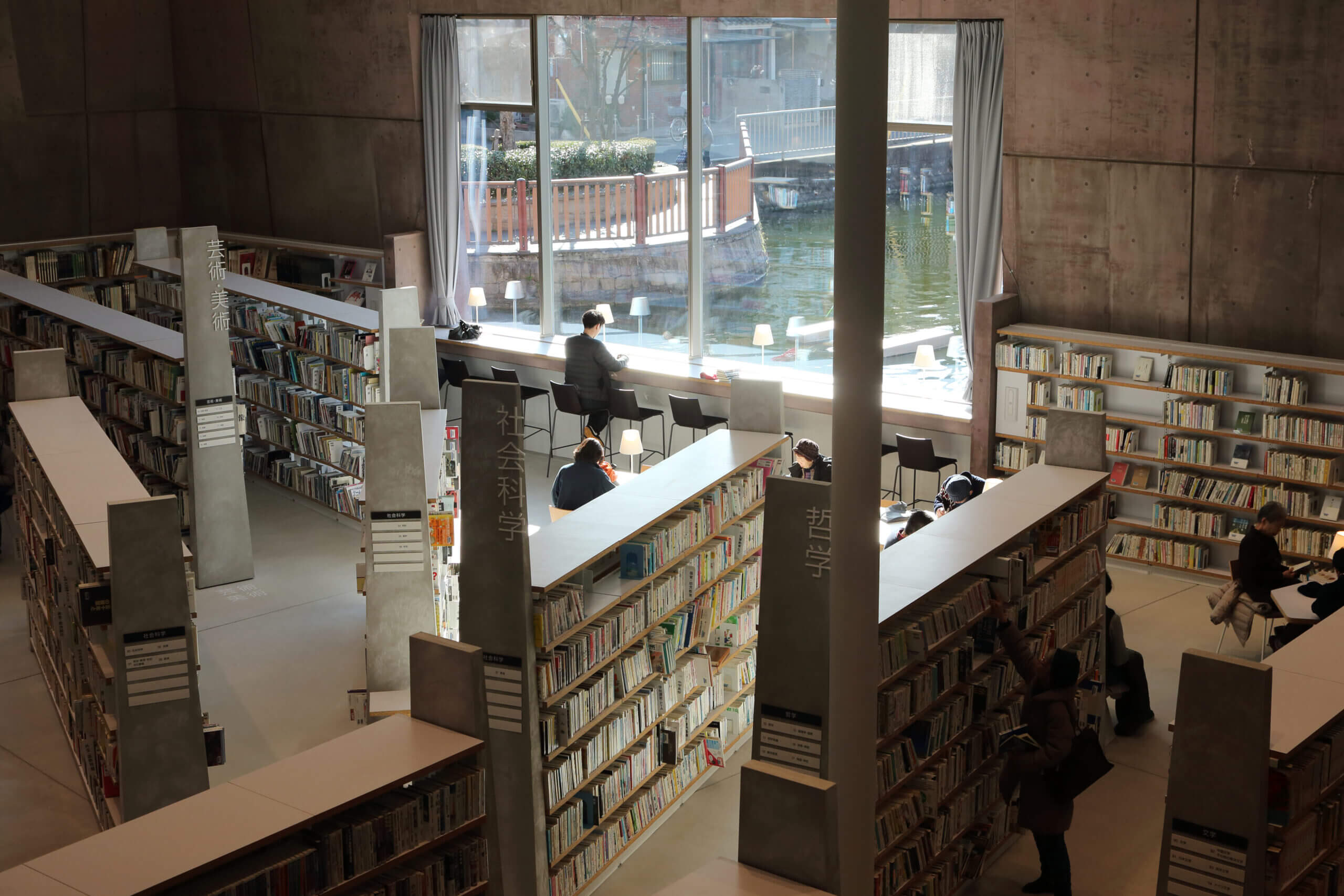 建築設計：MARU。architecture＋鴻池組「読書の森（松原図書館）」