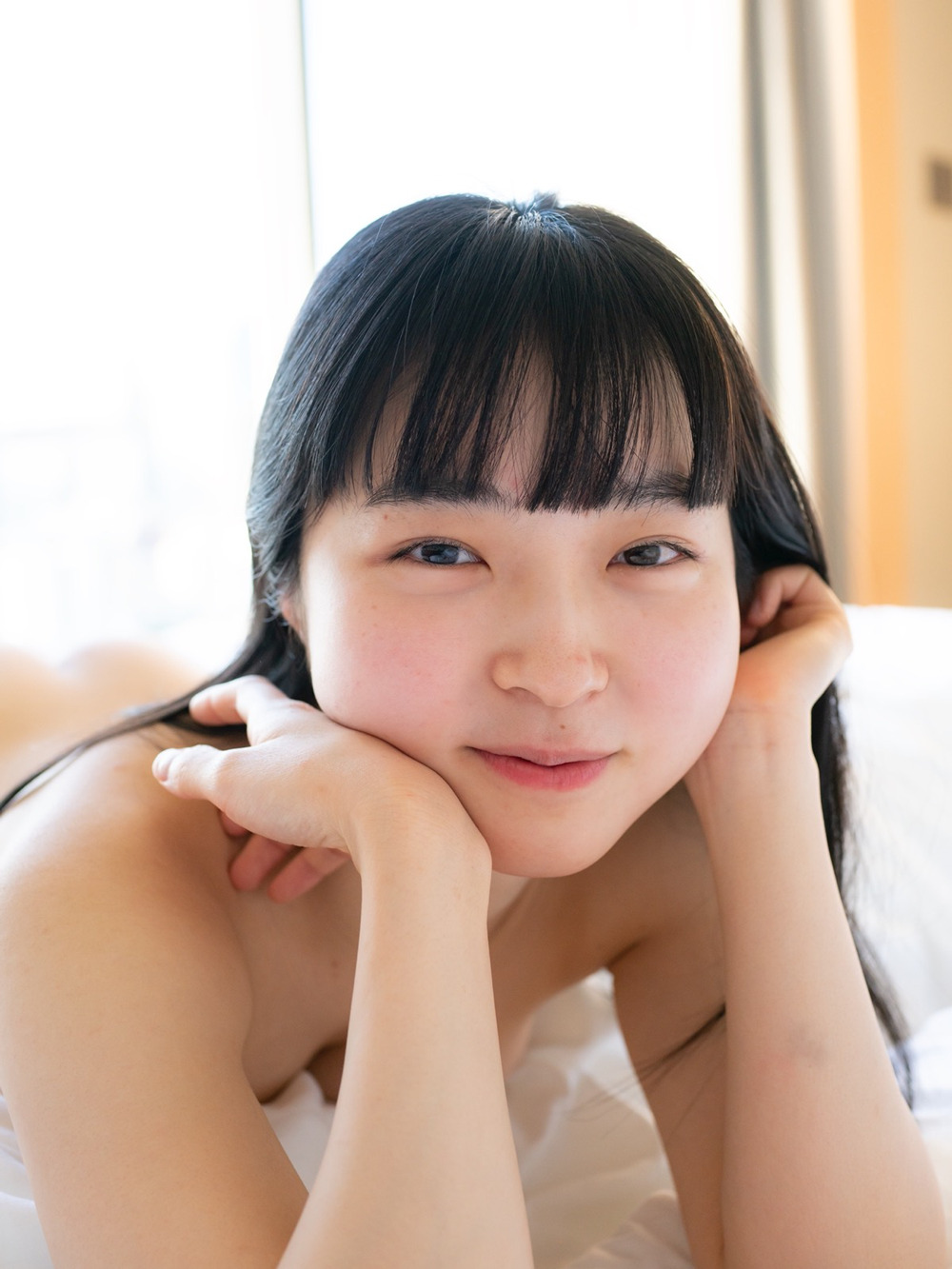 青山裕企写真展「少女礼讃～”少女”とは何か？～」、Galerie de RIVIEREにて開催。“日本社会における記号的な存在”をモチーフにしながら、自分自身の思春期観や父親・少女像などを反映させた作品を制作する写真家の個展。