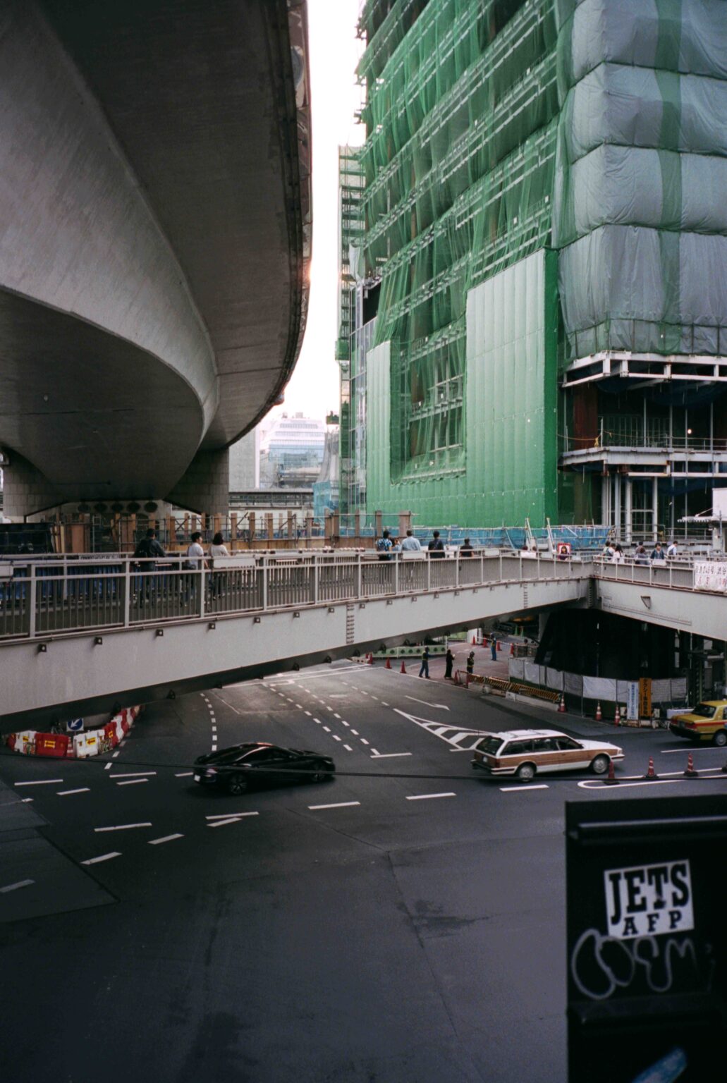 国立国際美術館にて、写真家・鷹野隆大の個展「毎日写真1999-2021」。1998年から撮影を続ける「毎日写真」プロジェクトを主軸に約130作品を展示。