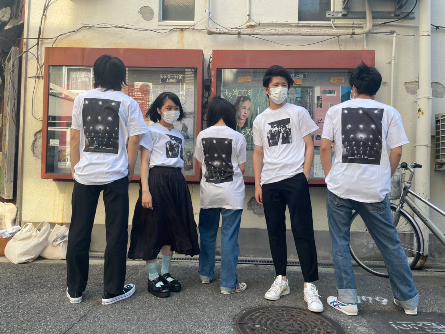 関西のミニシアターの魅力を発信する学生団体「映画チア部」が、シネ・ヌーヴォ支援Tシャツの販売を開始。