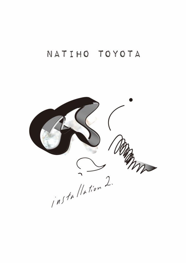 豊田奈千甫が、サラウンド音響システムを使用したインスタレーションを展開。NATIHO TOYOTA 「Installation 2」、JIKAN＜space＞にて。