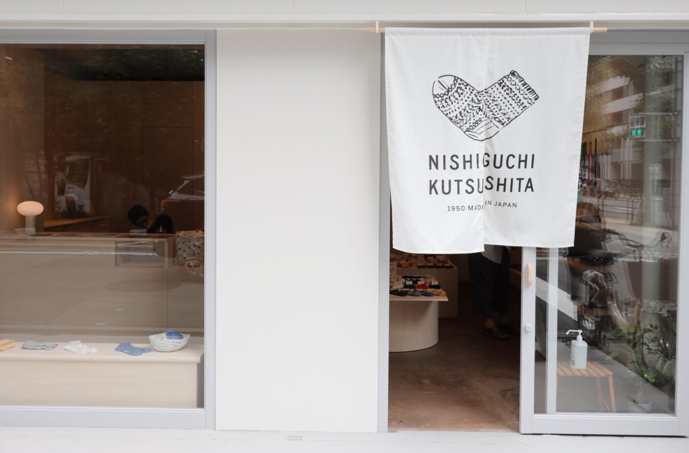 ファクトリー生まれの靴下ブランド「NISHIGUCHI KUTSUSHITA」。初の実店舗が南船場にオープン。