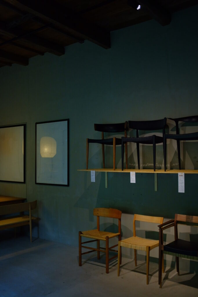 兵庫の椅子メーカー「Tenon」のアーカイブ・未発表作を披露する展覧会がM1997にて開催中。堺市を拠点とする藤谷商店のコレクションから、ハンス J.ウェグナーの名作も登場。
