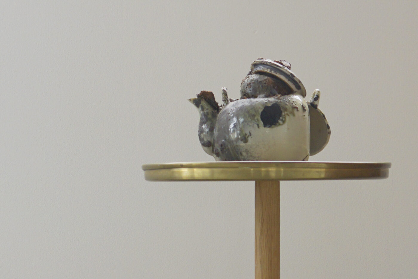使われなくなった陶磁器を再焼成・還元する陶芸家・松井利夫主宰のプロジェクト「サイネンショー」の展覧会、大阪と鳥取で開催。