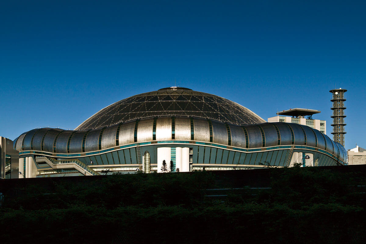 大阪の西側の風景を撮り続けている東松至朗の写真展「VIEW OSAKA THE DOME　あれから10年」、ギャラリー・ソラリスにて開催。10年前と同じ場所・アングルから京セラドーム大阪とその周辺をとらえた作品群。