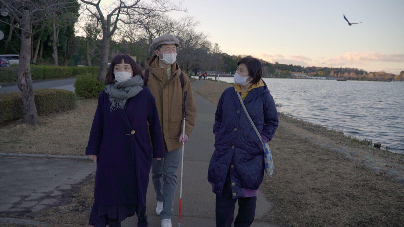 映画『目の見えない白鳥さん　アートを見に行く』、大阪ではシネ・ヌーヴォにて上映。「全盲の美術鑑賞者」の20年を振り返るドキュメンタリー。