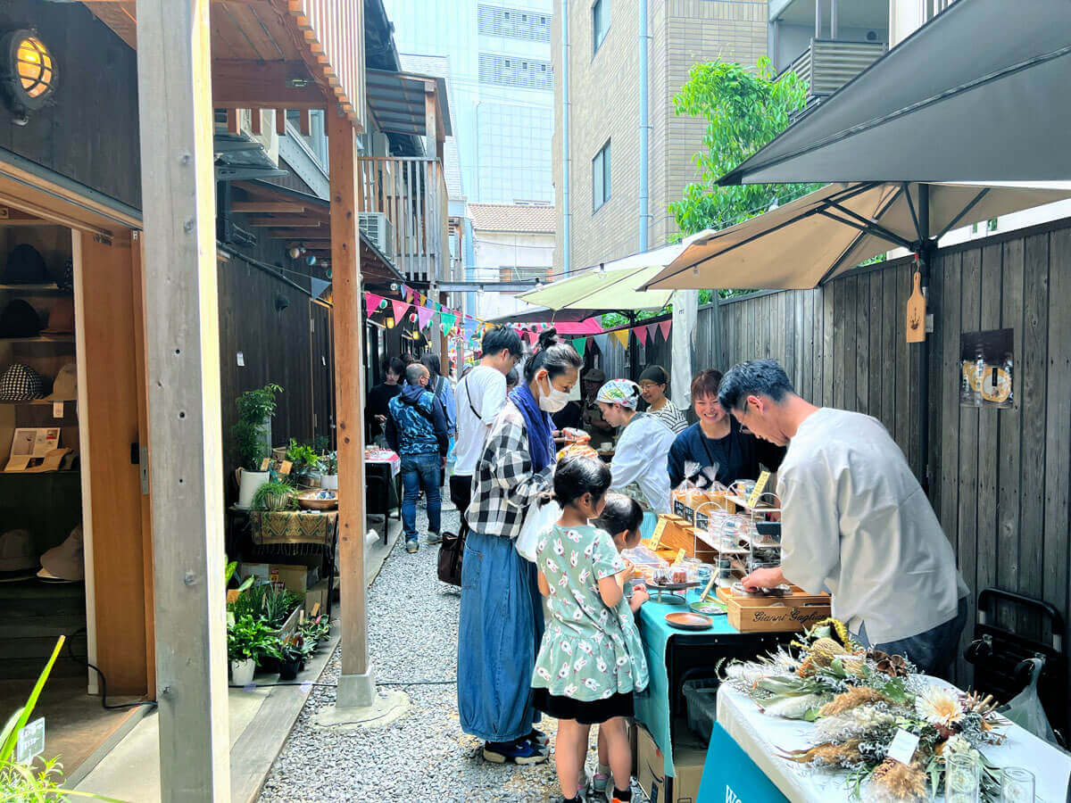 REPORT｜「キタの北ナガヤ」の「2024春の露地庭市」で 見た、まちに染み出していく、新しい長屋の風景