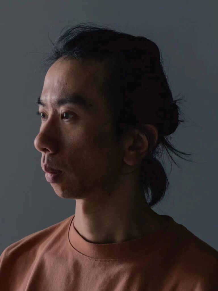 中国出身のアーティスト・楊健に、ニューヨークでの滞在制作などについて聞く。「Beer with Artist vol.9 with 楊健」、TRA-TRAVEL が企画。
