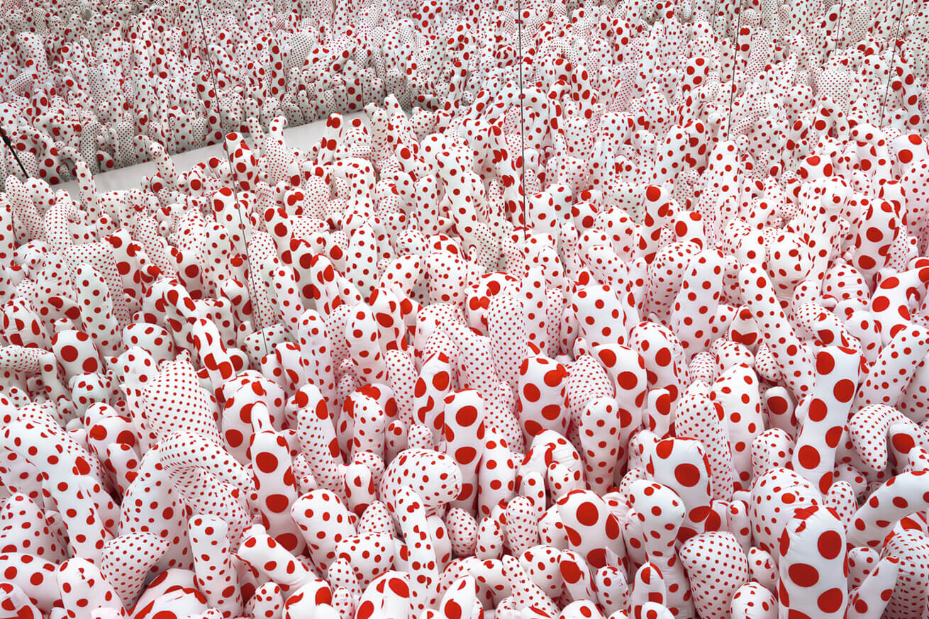 エスパス ルイ·ヴィトン大阪にて、草間彌生の展覧会「INFINITY – SELECTED WORKS FROM THE COLLECTION」開催。初期〜近年のインスタレーションや絵画を紹介。