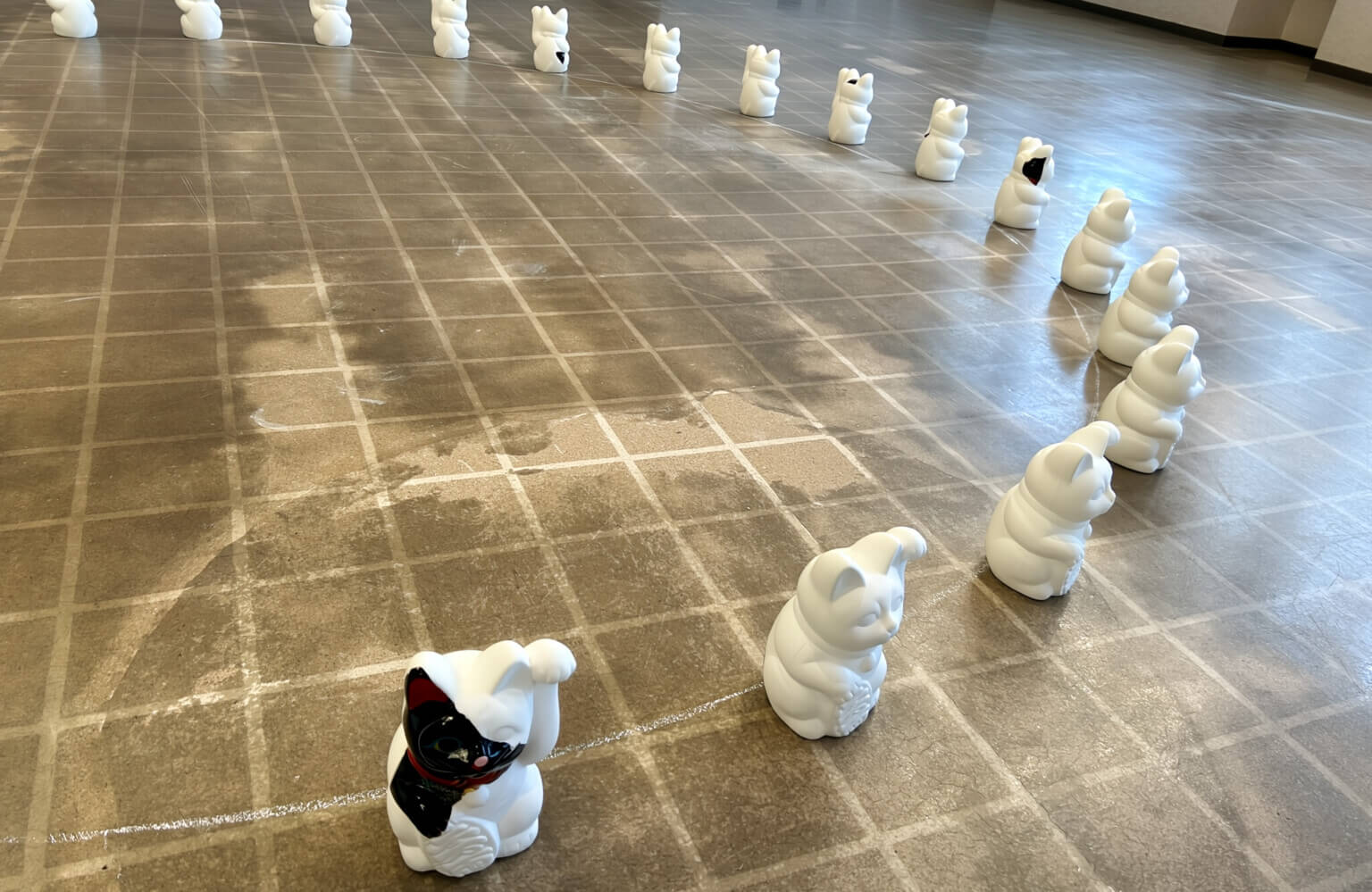 REVIEW|生の存在証明としての線——「ライフライン」展