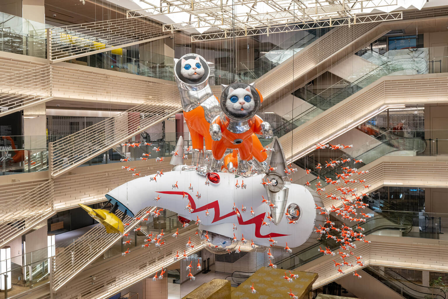 ヤノベケンジが、太陽の塔型宇宙船《LUCA号》を中心とした《SHIP’S CAT》シリーズ作品によるインスタレーションを、10月3日からMASKにて展開。