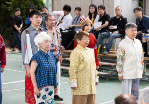 REPORT｜日常の一針一針が紡ぐ「軌跡／奇跡」の装い──NISHINARI YOSHIO「いのち輝く…