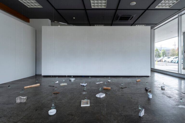 外部のキュレーターによる「現代美術ー茨木」の企画展「いつか かつて と なりて」、12月12日より開催。今村遼佑と堀尾貞治が出展。