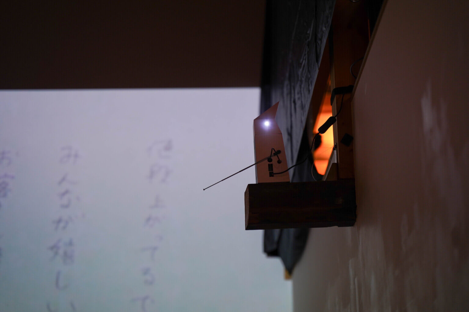 REVIEW｜移動する声を、追いきれないまま受信する——小林颯「Appeartus #1」千島文化ホール