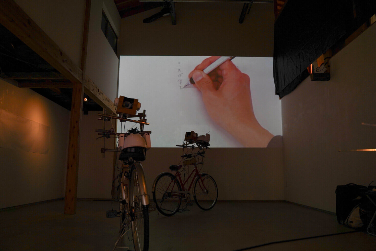 REVIEW｜移動する声を、追いきれないまま受信する——小林颯「Appeartus #1」千島文化ホール