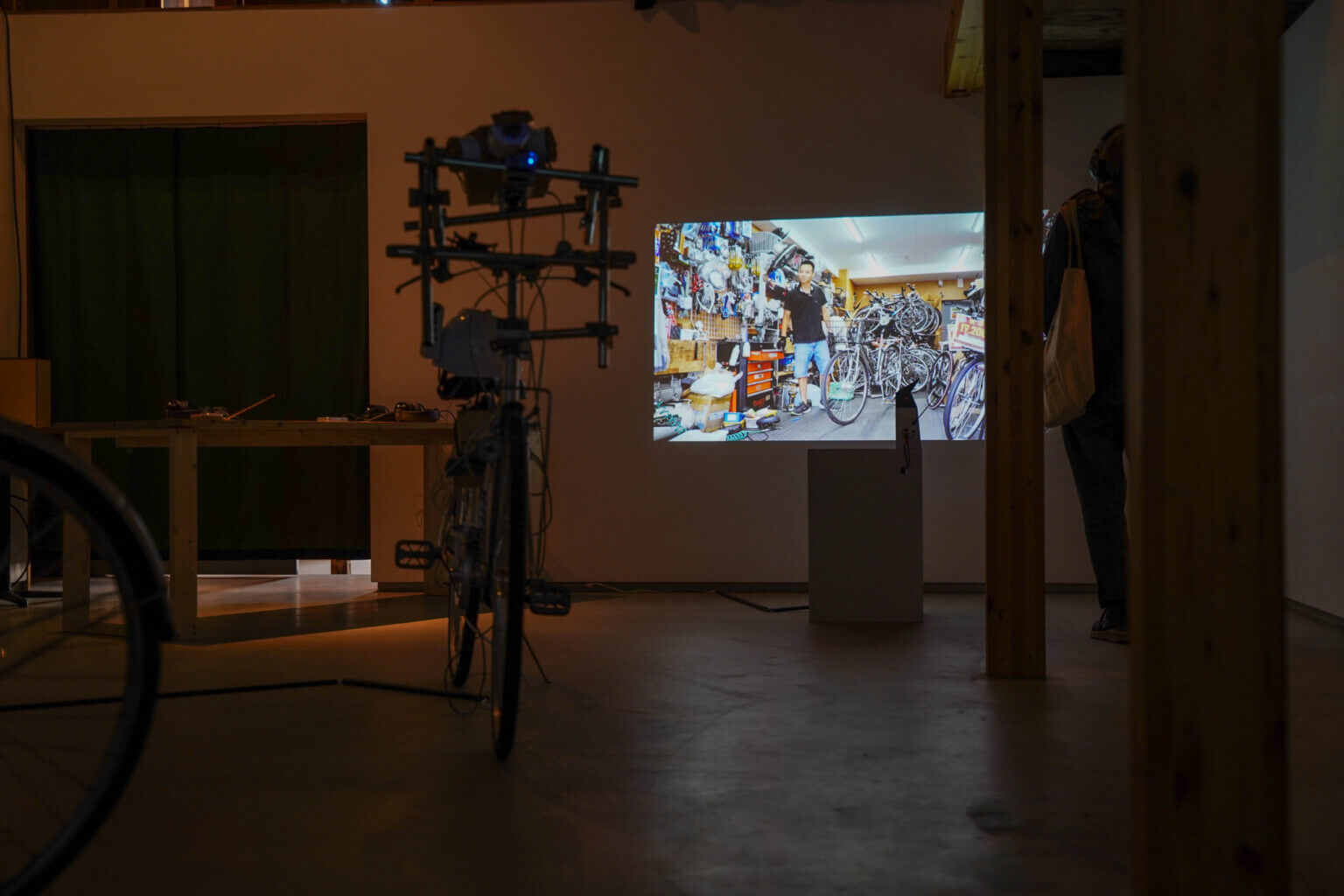 REVIEW｜移動する声を、追いきれないまま受信する——小林颯「Appeartus #1」千島文化ホール