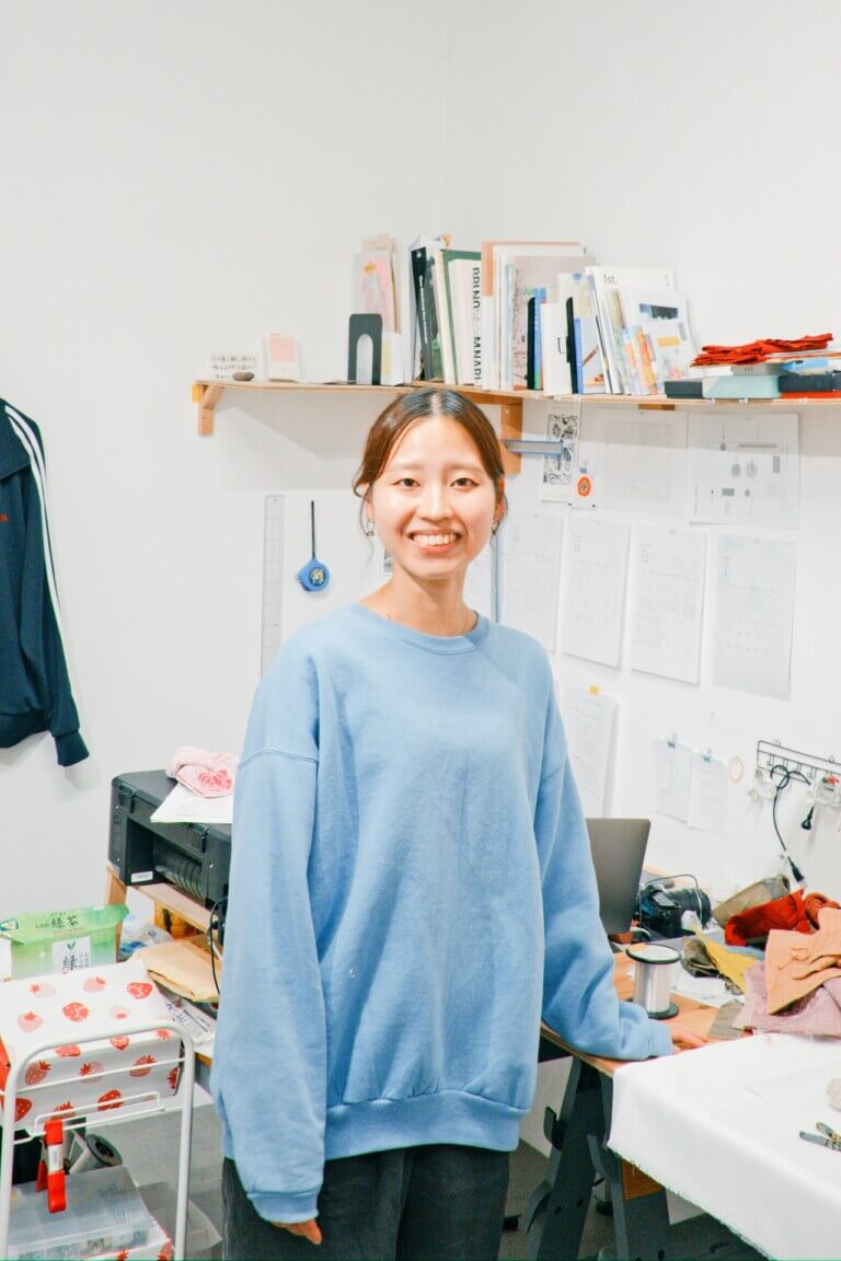 2026年度アーティスト・イン・レジデンス事業として、婦木加奈子がenocoの滞在制作スタジオ内に縫い物の遊び場「縫の場」をオープン。滞在中にワークショップも開催。